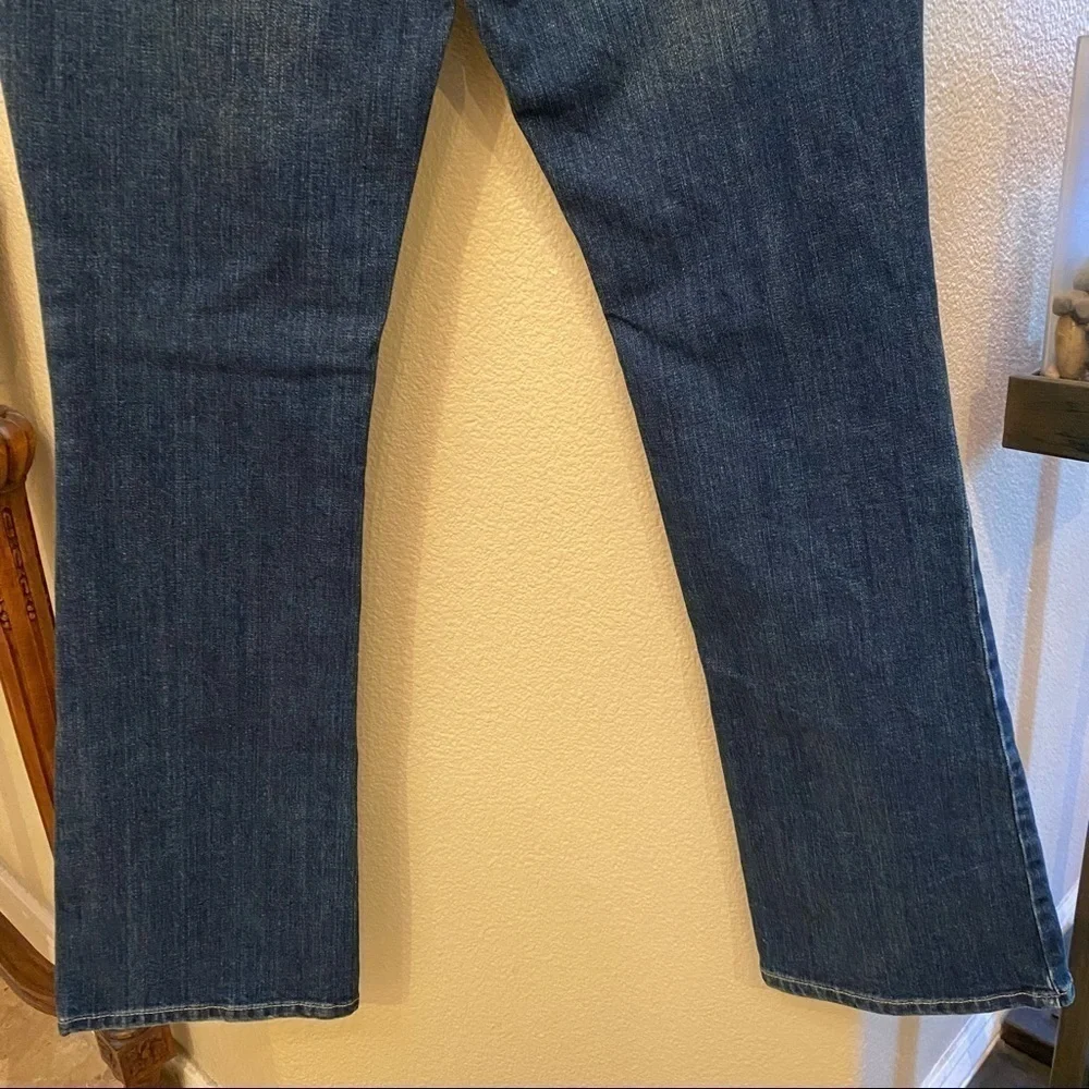 NWT~LEVI’S 515 Blue Boot Cut Mid Rise Jeans Size 4